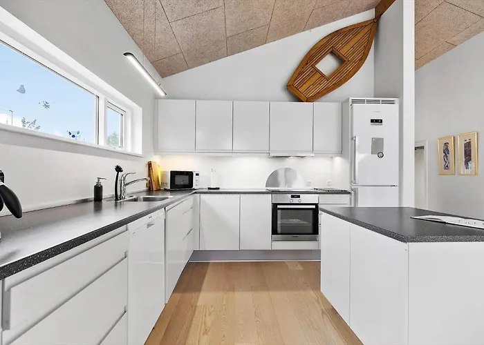 Дом отдыха 8234-knebel-strands-havvej-2-a *